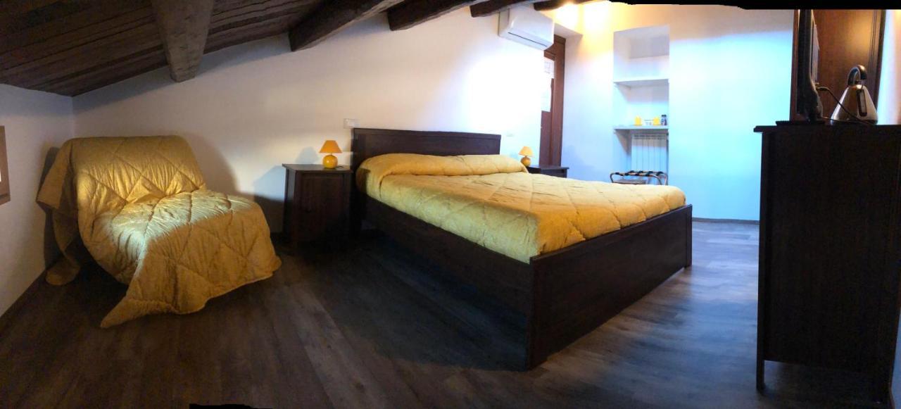 רומא Bb Il Re Alla Reginella Guest House מראה חיצוני תמונה
