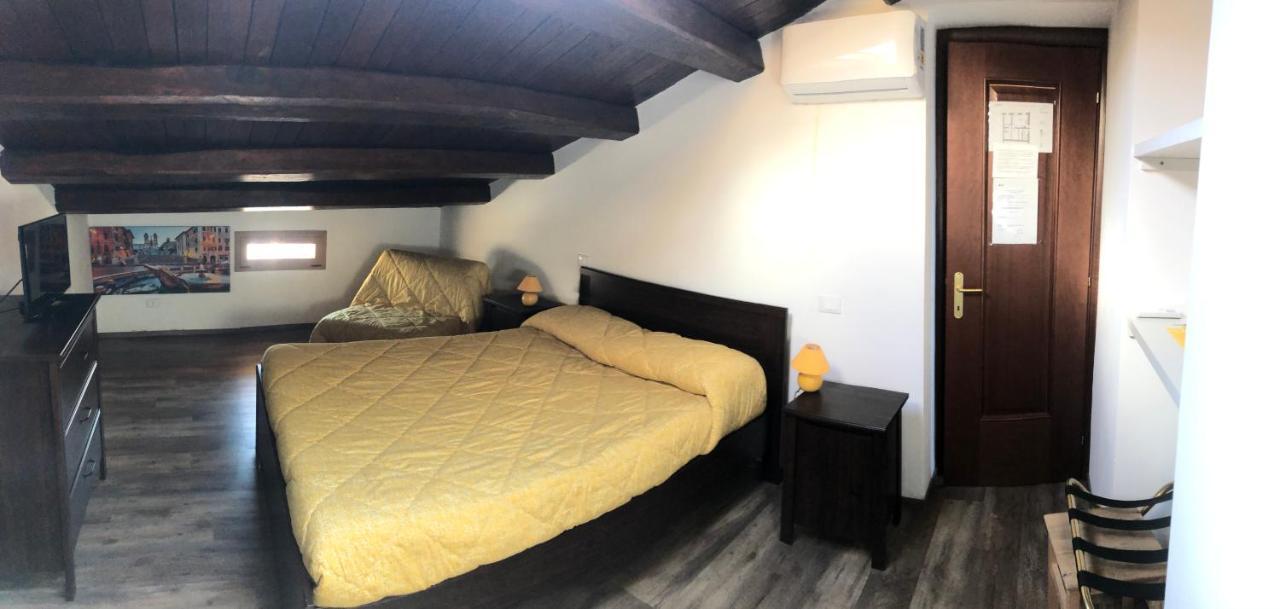 רומא Bb Il Re Alla Reginella Guest House מראה חיצוני תמונה