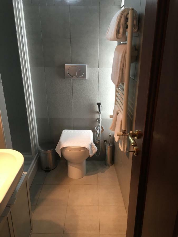 רומא Bb Il Re Alla Reginella Guest House מראה חיצוני תמונה