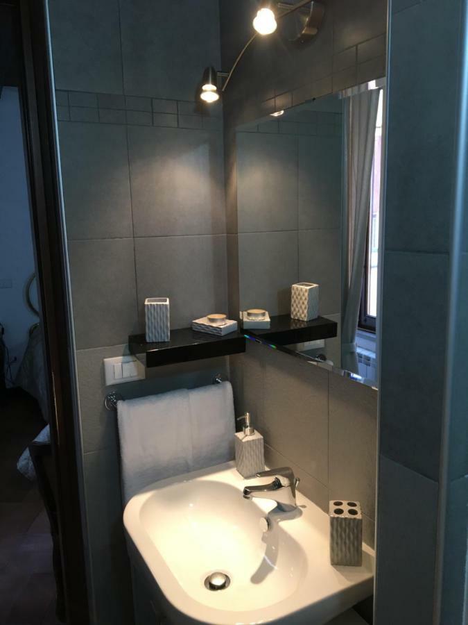 רומא Bb Il Re Alla Reginella Guest House מראה חיצוני תמונה