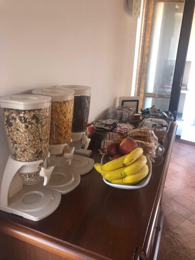 רומא Bb Il Re Alla Reginella Guest House מראה חיצוני תמונה
