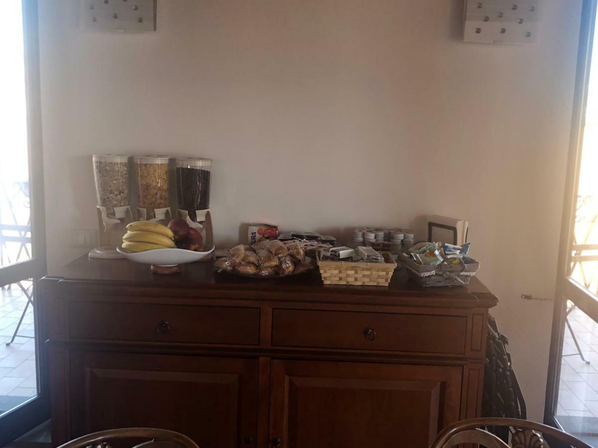 רומא Bb Il Re Alla Reginella Guest House מראה חיצוני תמונה