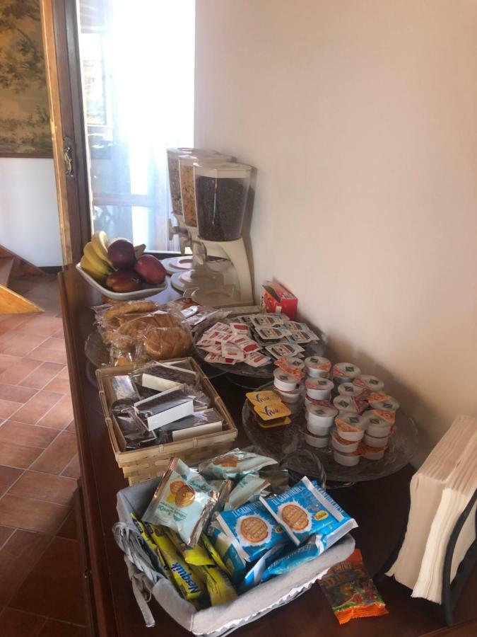 רומא Bb Il Re Alla Reginella Guest House מראה חיצוני תמונה