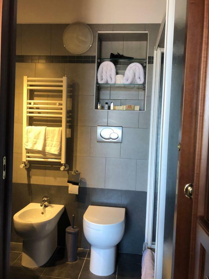 רומא Bb Il Re Alla Reginella Guest House מראה חיצוני תמונה