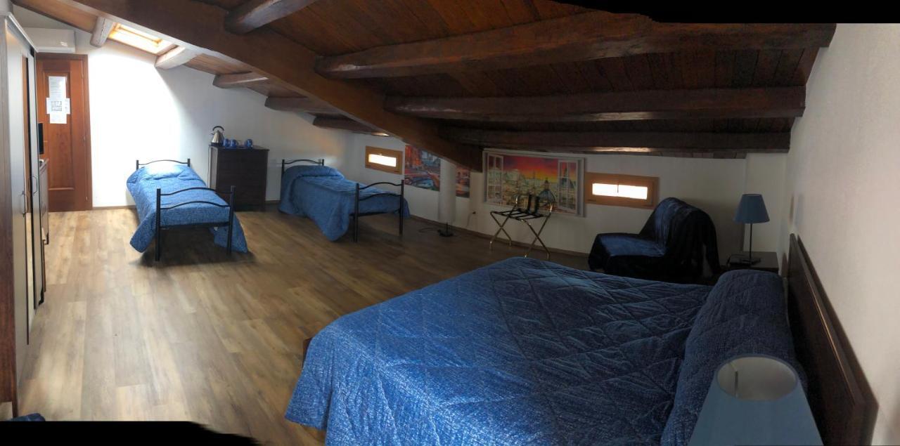 רומא Bb Il Re Alla Reginella Guest House מראה חיצוני תמונה