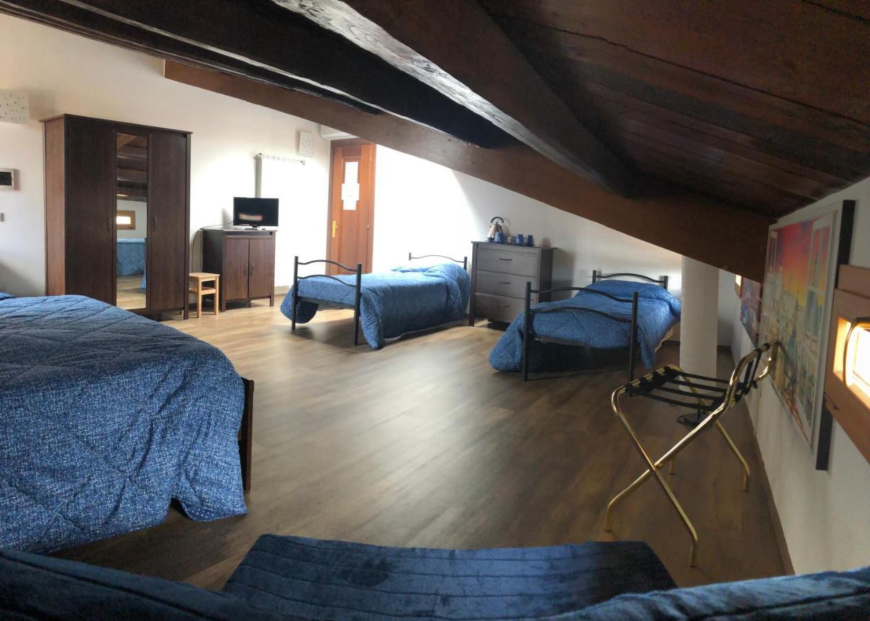רומא Bb Il Re Alla Reginella Guest House מראה חיצוני תמונה